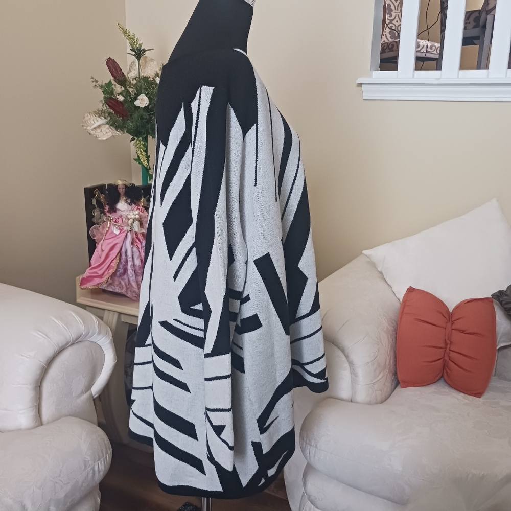 Classiques Entier Stylish Black and White Women's Wool Sweater NWT - Picture 5 of 13